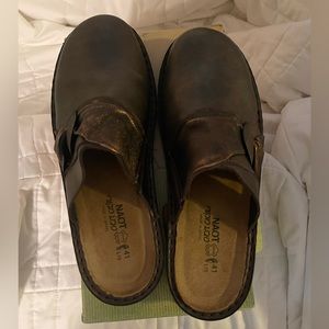 New Women’s Naot Tempo Size 10